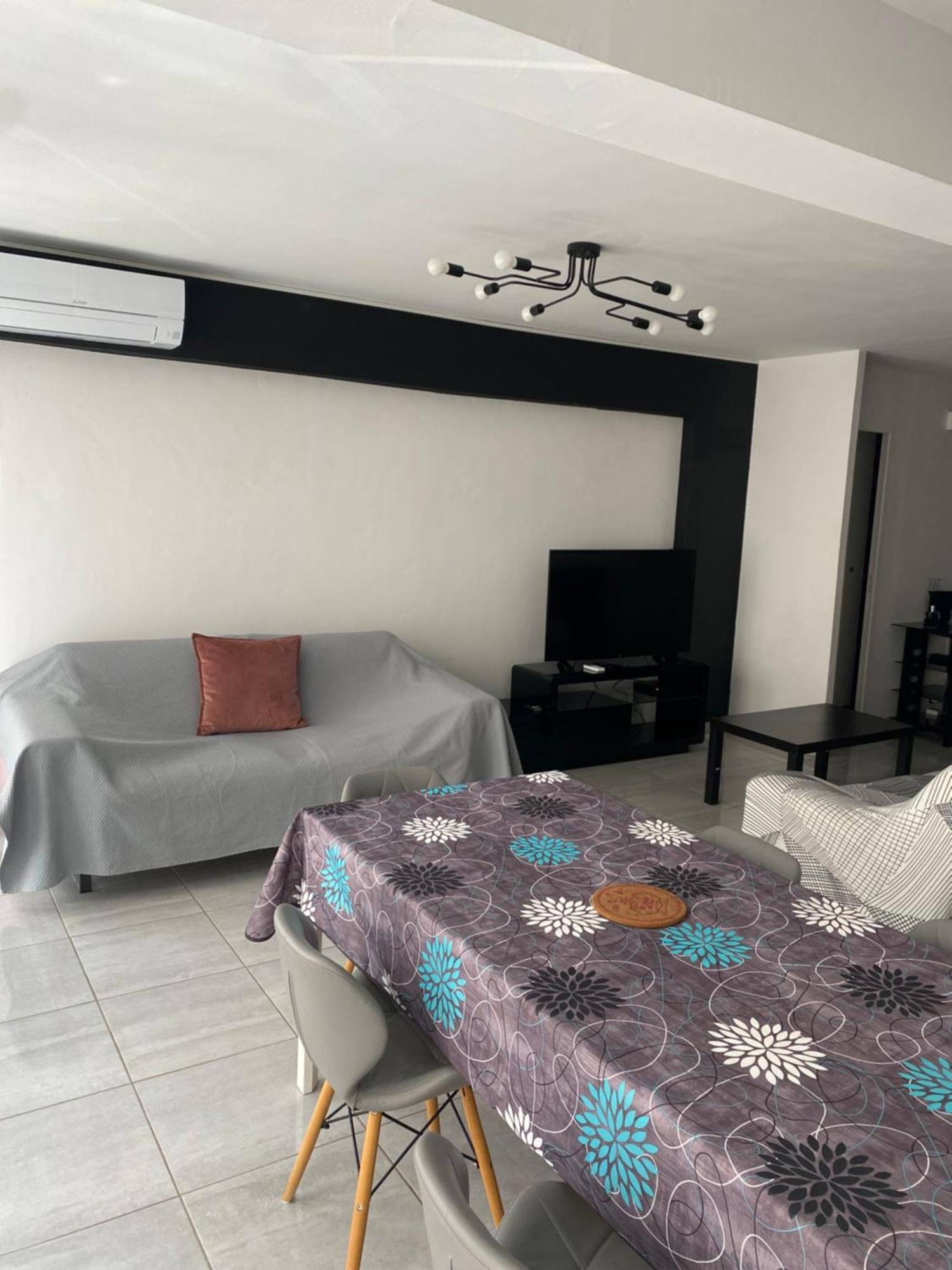 Super Parking + Clim 5 Min Du Centre & Gare Apartment *