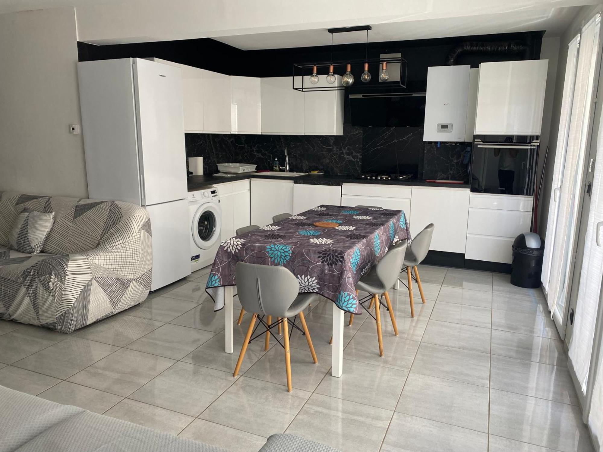 Super Parking + Clim 5 Min Du Centre & Gare Apartment